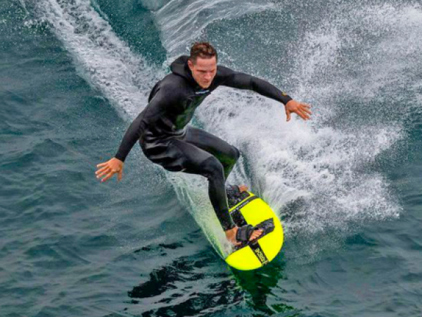 Surfista alemán dice haber montado la ola más grande de la historia